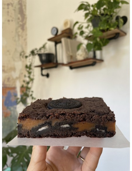brownie relleno de oreo y ddl